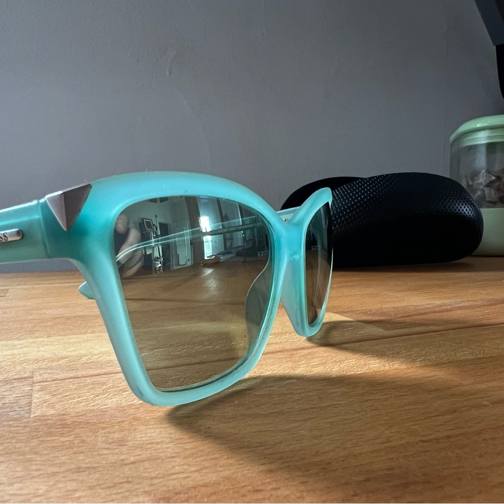 💐 Guess Seafoam Cateye Sunglasses for Women - Picture 10 of 12